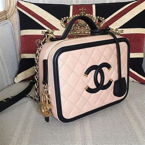 chanel vanity case with mirror|Chanel sac vanity price.